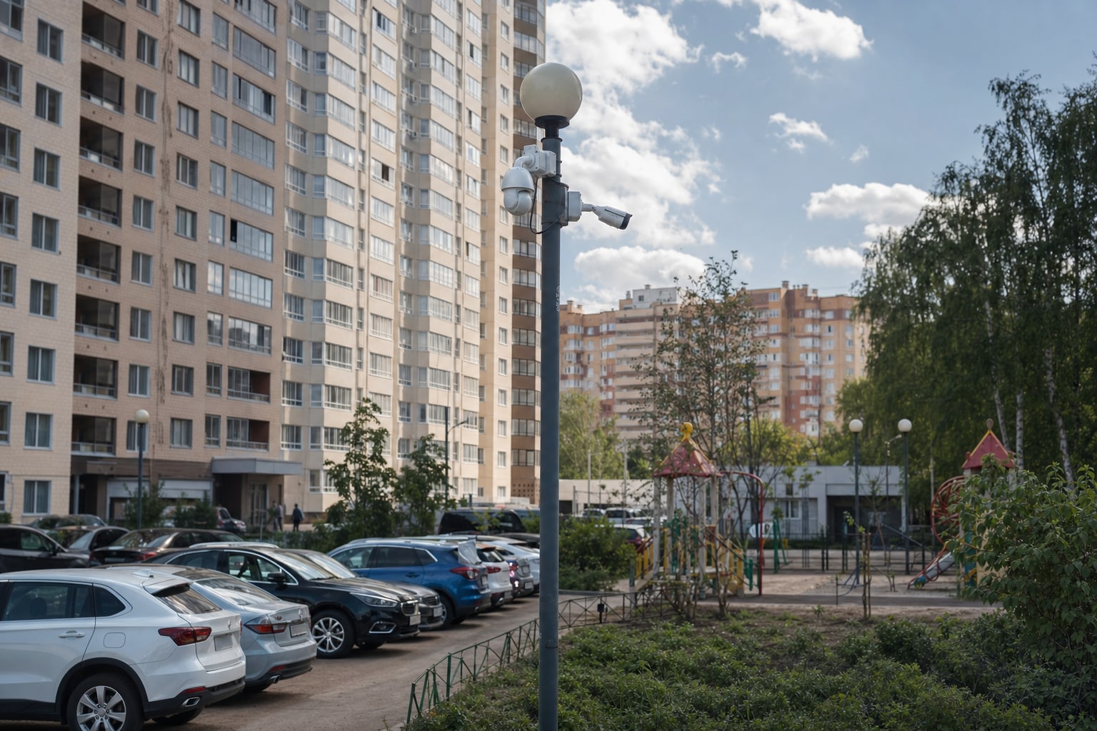 Видеонаблюдение во дворе и на парковке ЖК